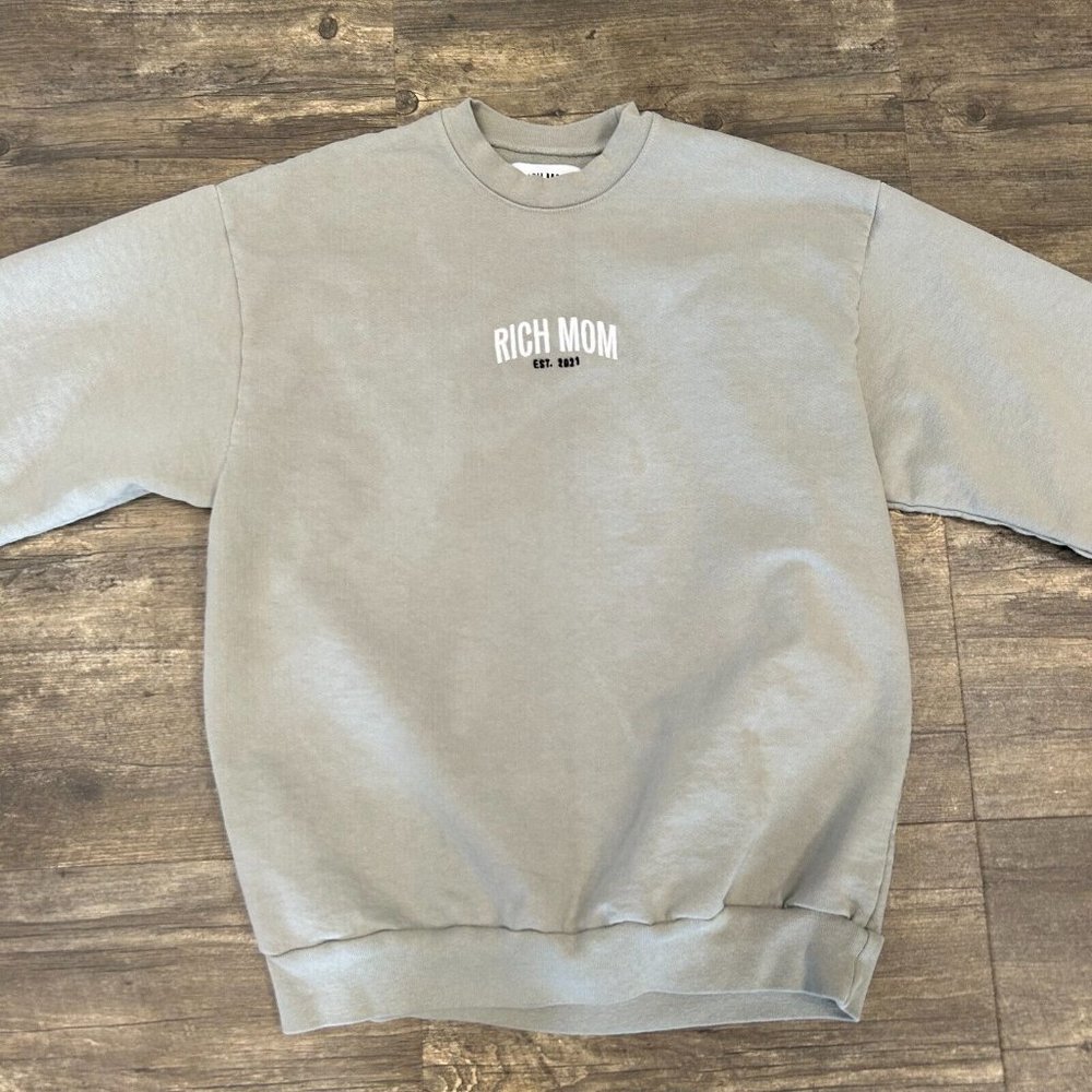 Rich Mom Essential Sweatshirt Unisex Size Medium Crewneck Pullover - Picture 2 of 9